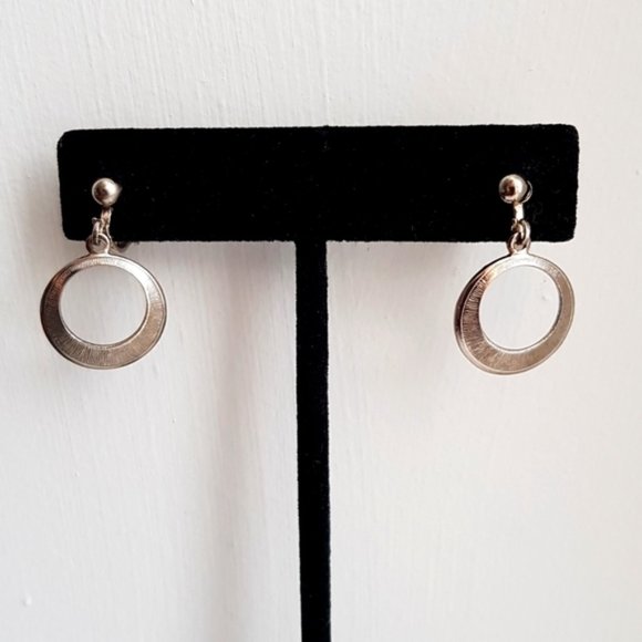 🌸3/$30 Beautiful vintage silver tone dangle clip on earrings